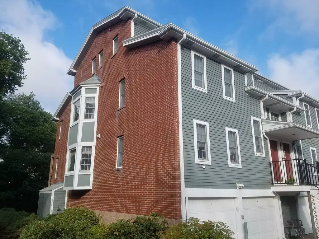 Dedham, MA 02026,22 N Stone Mill Dr #1121