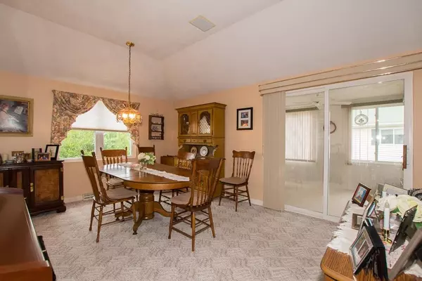 East Bridgewater, MA 02333,15 Crystal Water Dr #15