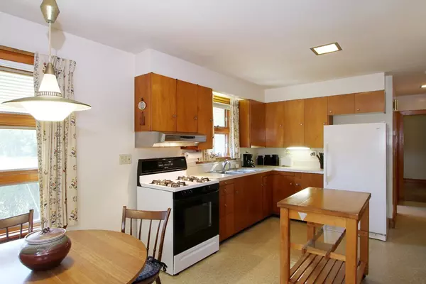 Lakeville, MA 02347,33 Cross Street