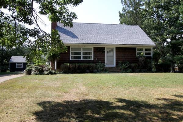 33 Cross Street, Lakeville, MA 02347