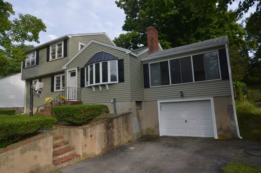 29 Minchin Dr, Woburn, MA 01801