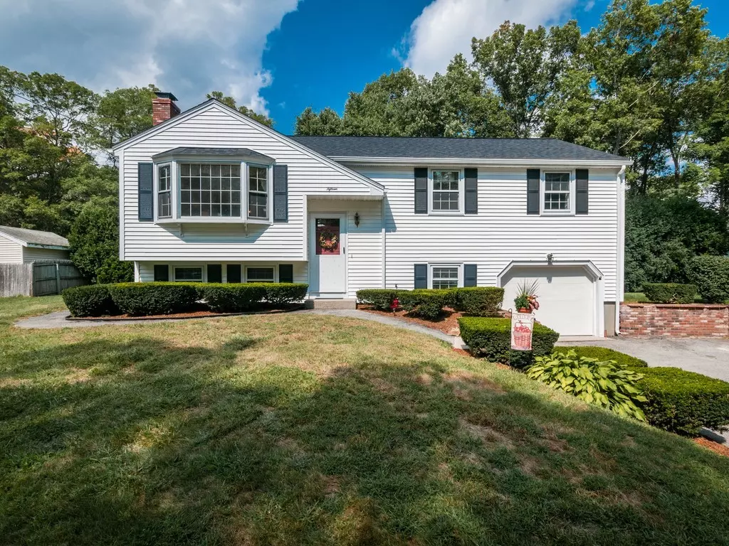 Bellingham, MA 02019,15 Little Tree Ln