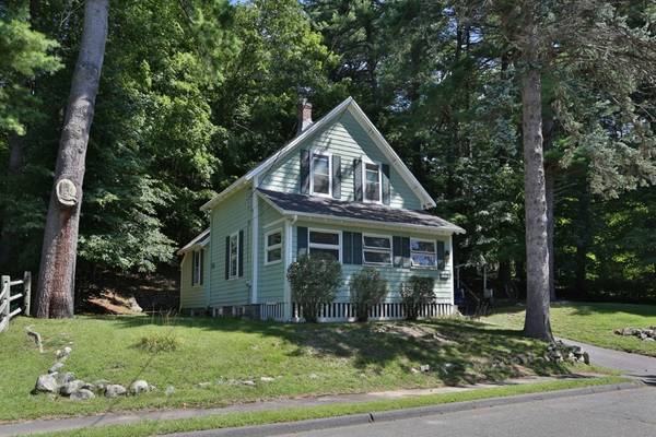 13 Underhill Rd, Lynnfield, MA 01940