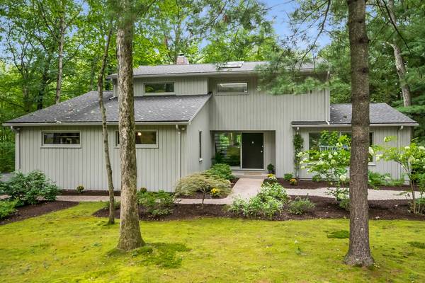 146 Brooks Rd, Longmeadow, MA 01106