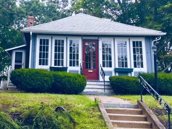 8 Stratford Rd, Weymouth, MA 02191