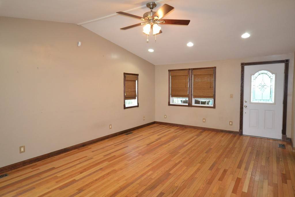 Wilbraham, MA 01095,7 Country Ln