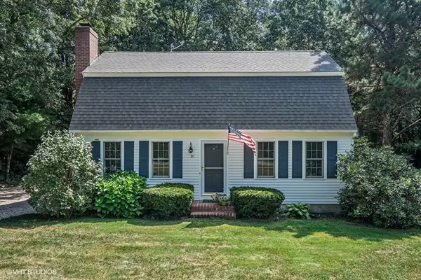 387 Lake Shore Dr, Sandwich, MA 02563