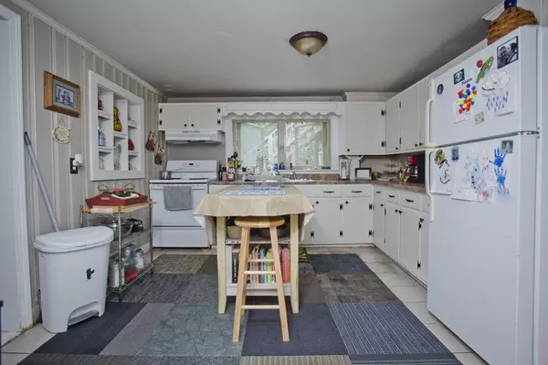 Fitchburg, MA 01420,74 Highview St