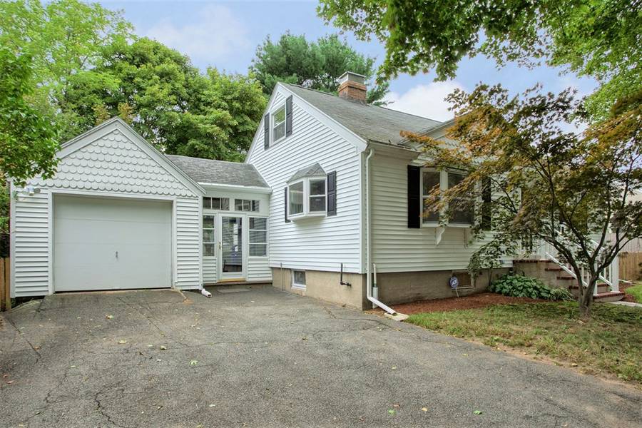 4 Wendgail Ct, Beverly, MA 01915