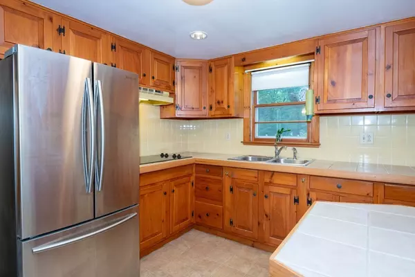 Ipswich, MA 01938,8 Paradise Road