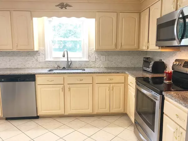 Methuen, MA 01844,9 Hall St