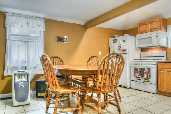 Hamilton, MA 01982,23 Adams Rd