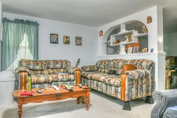 Hamilton, MA 01982,23 Adams Rd