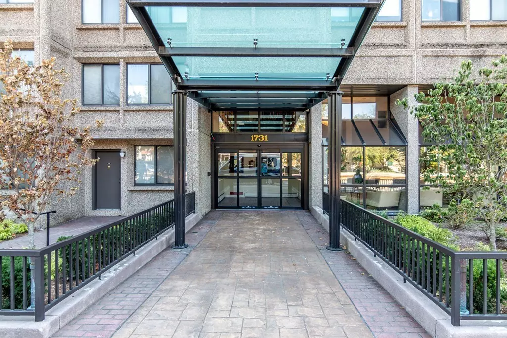 Brookline, MA 02445,1731 Beacon St #411