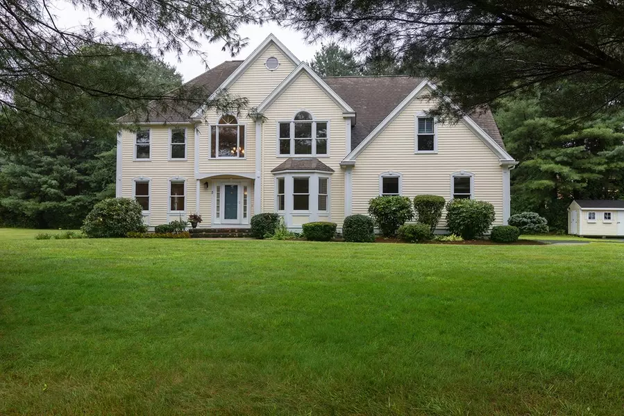3 Woodhaven Dr, Franklin, MA 02038