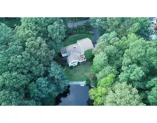 Weston, MA 02493,12 Hawthorne Ln