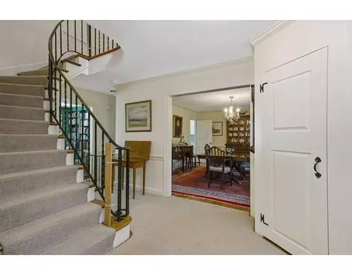 Needham, MA 02492,723 Charles River St