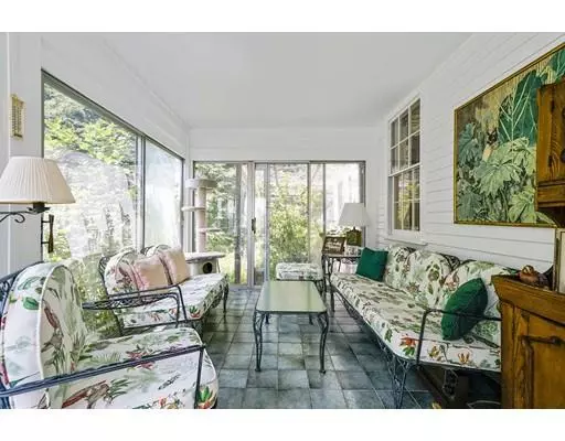 Needham, MA 02492,723 Charles River St