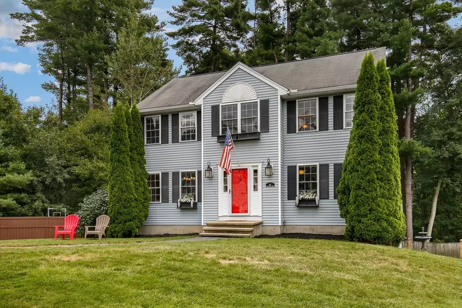 41 Fieldstone Cir, Tewksbury, MA 01876