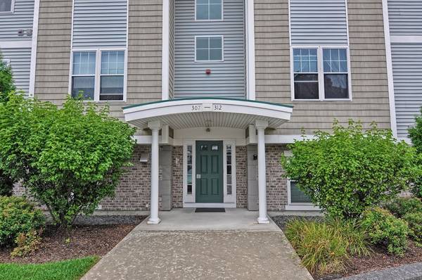 200 Roger Williams Ave #311, East Providence, RI 02916