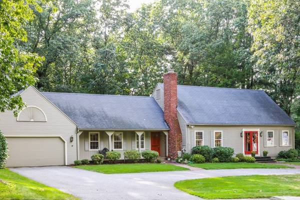 25 Hilltop Rd, Longmeadow, MA 01106