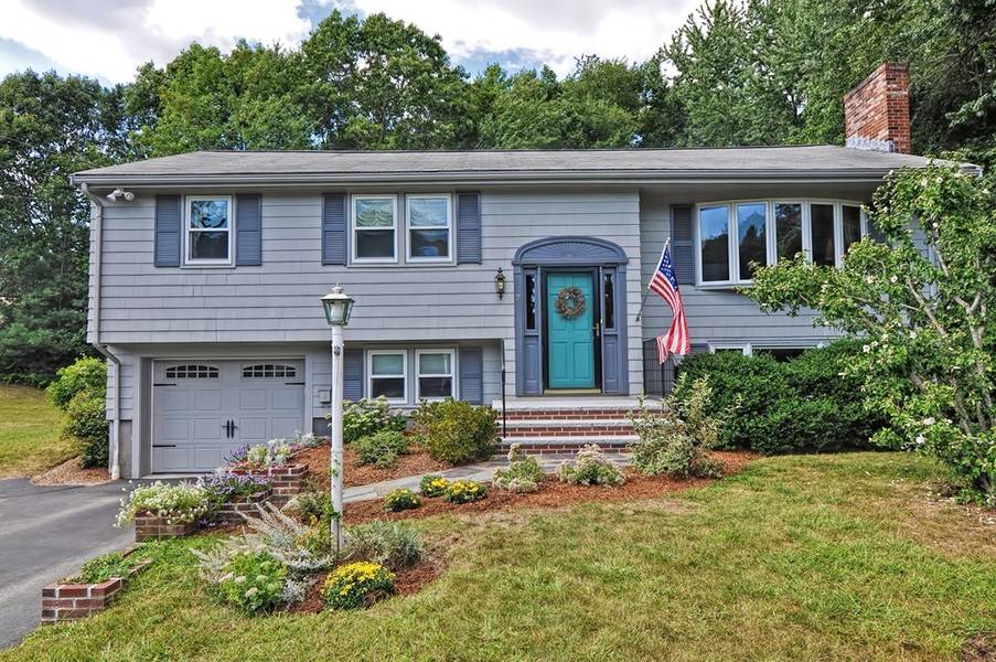 7 Edward Dr, Walpole, MA 02081