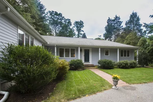 335 Saint George St, Duxbury, MA 02332