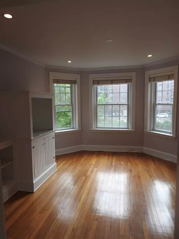 Brookline, MA 02446,55 Thatcher St #5