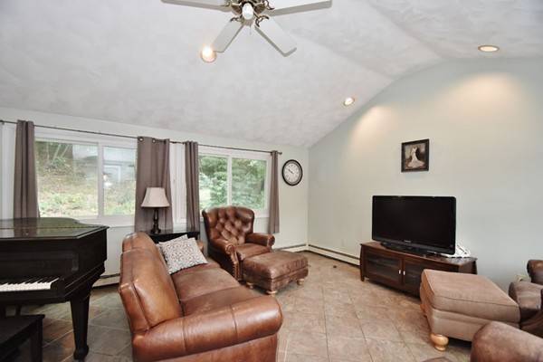 Woburn, MA 01801,25 Grace Rd
