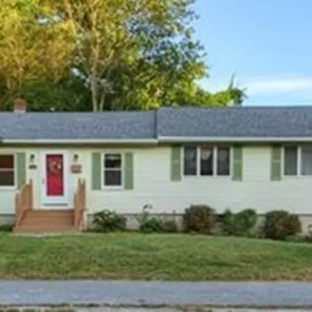 13 Parker St, Wilmington, MA 01887