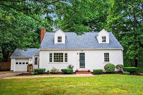 132 Pleasant St, Hanover, MA 02339