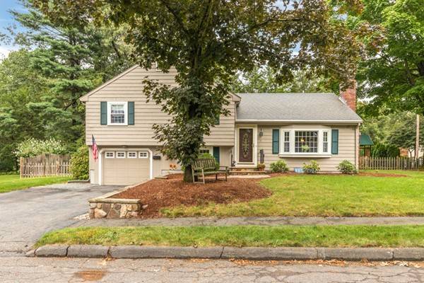 14 Richards Road, Lynnfield, MA 01940