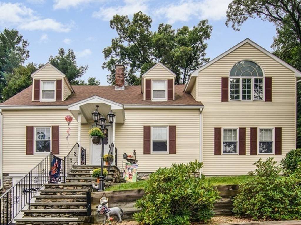 11 Crestwood St, Worcester, MA 01605