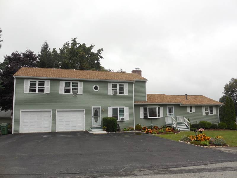 2 Michigan Dr, Hudson, MA 01749