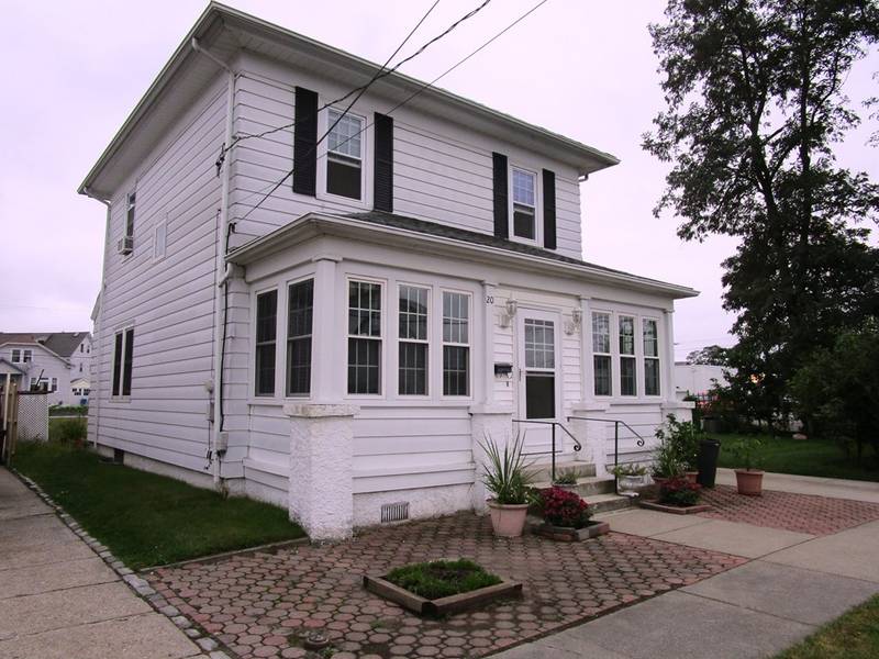 20 Pershing St, Cranston, RI 02910