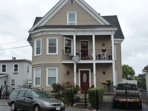 82 Grand St, Lowell, MA 01851