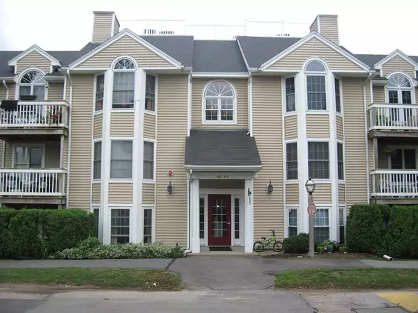 212 Carriage Ln #212, Taunton, MA 02780