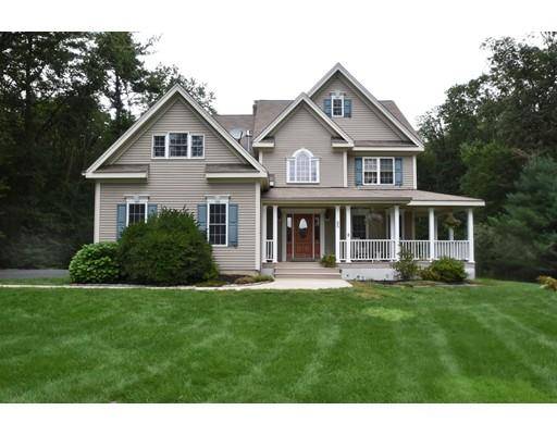 25 Dunleavey Brook Dr, Uxbridge, MA 01569