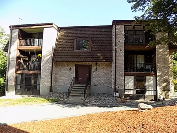 North Reading, MA 01864,7 Greenbriar Dr #111