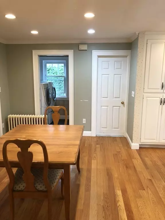 Walpole, MA 02032,22 Bird St