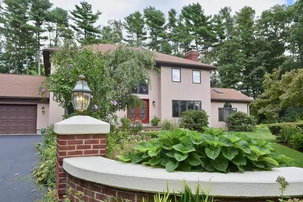 Rochester, MA 02770,44 Bradford Lane