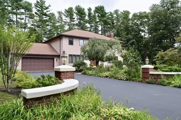 Rochester, MA 02770,44 Bradford Lane