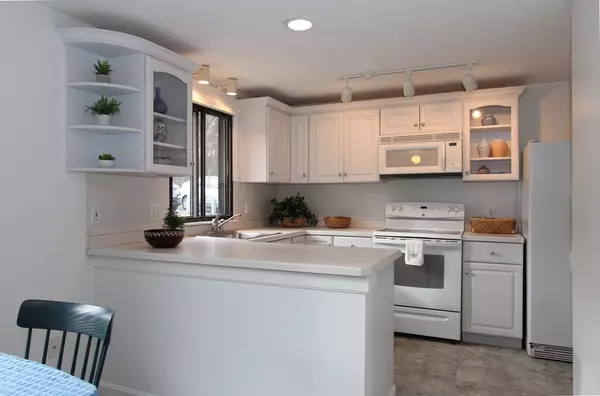 Brewster, MA 02631,44 Court Way #44