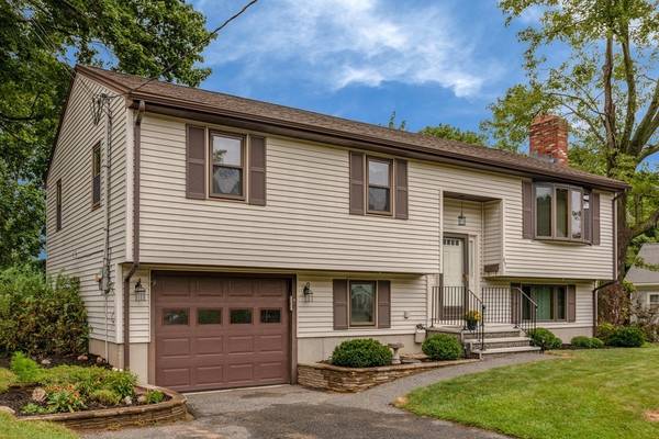 45 Curve St, Natick, MA 01760