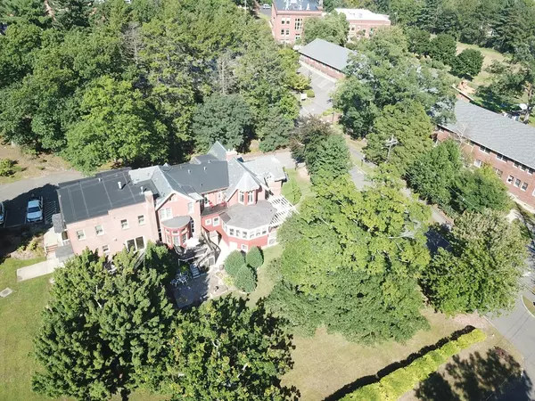 32 Round Hill Rd #A, Northampton, MA 01060