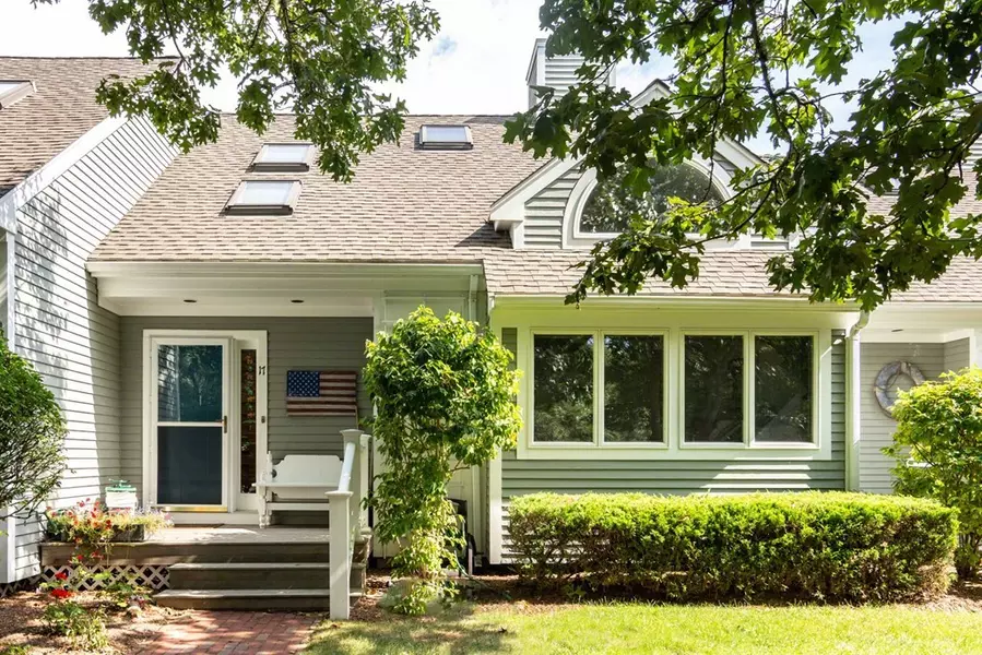 17 Meetinghouse Village Way, Edgartown, MA 02539