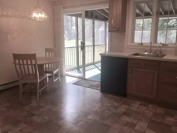 Mansfield, MA 02048,98 South St