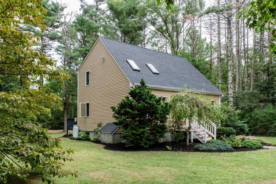 56 Bradford Lane, Rochester, MA 02770