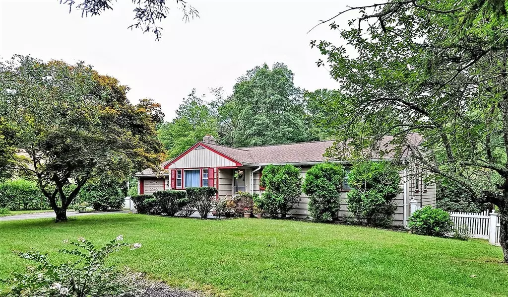 Sharon, MA 02067,9 Mohawk Street