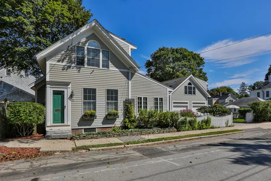 25 Chestnut St, Newburyport, MA 01950